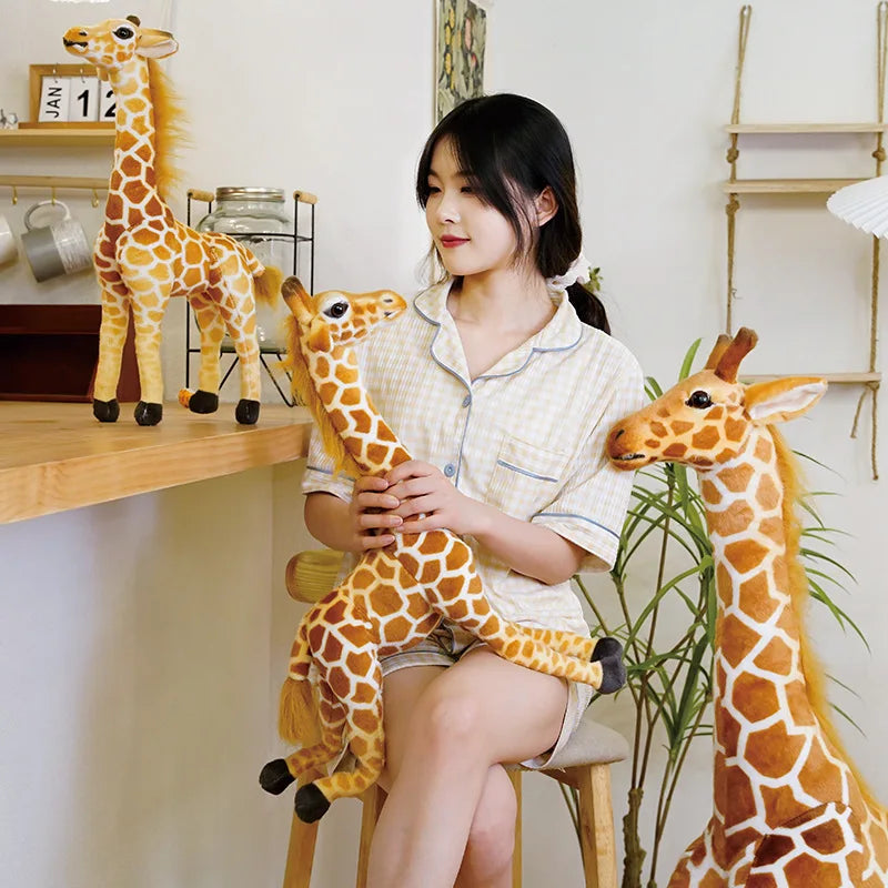 Girafa realista de pelúcia para crianças