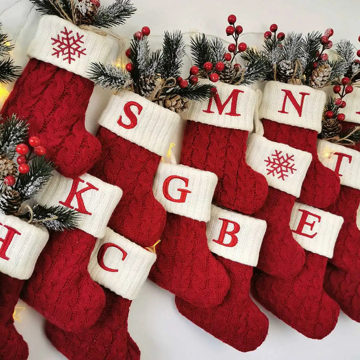 Enfeite de Natal - Meias de tricot com letras do alfabeto