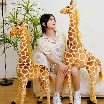 Girafa realista de pelúcia para crianças