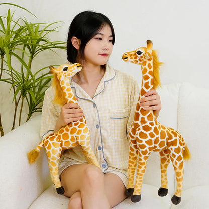 Girafa realista de pelúcia para crianças