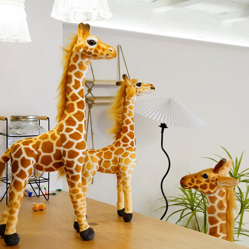 Girafa realista de pelúcia para crianças