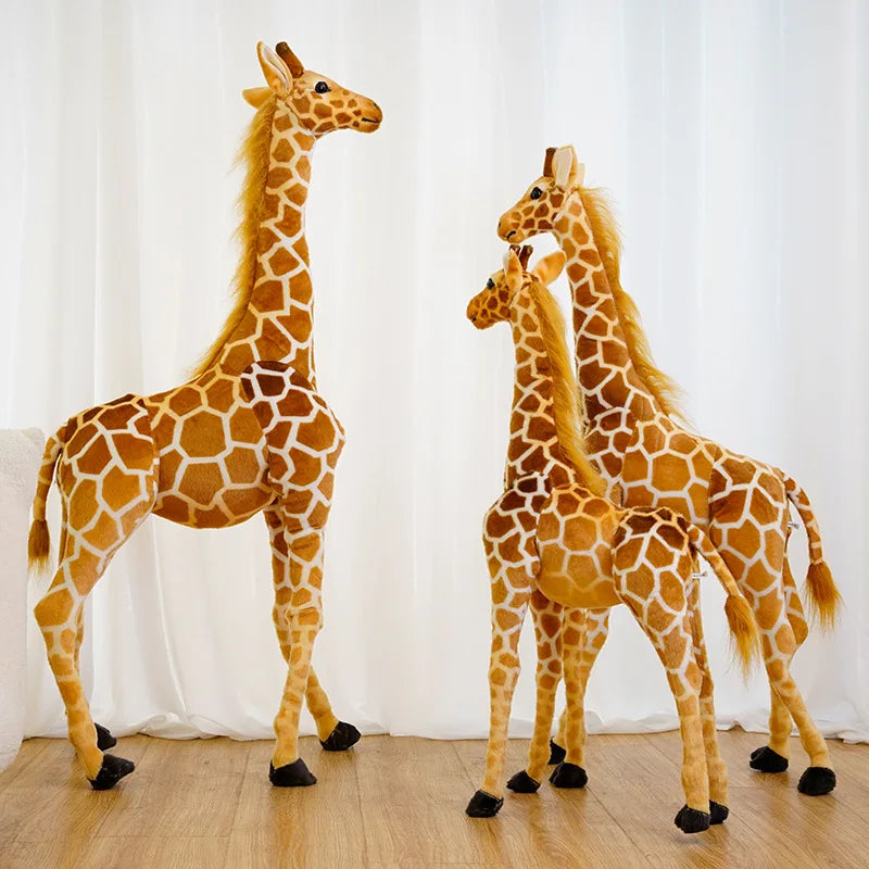 Girafa realista de pelúcia para crianças